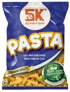 पास्ता खाना