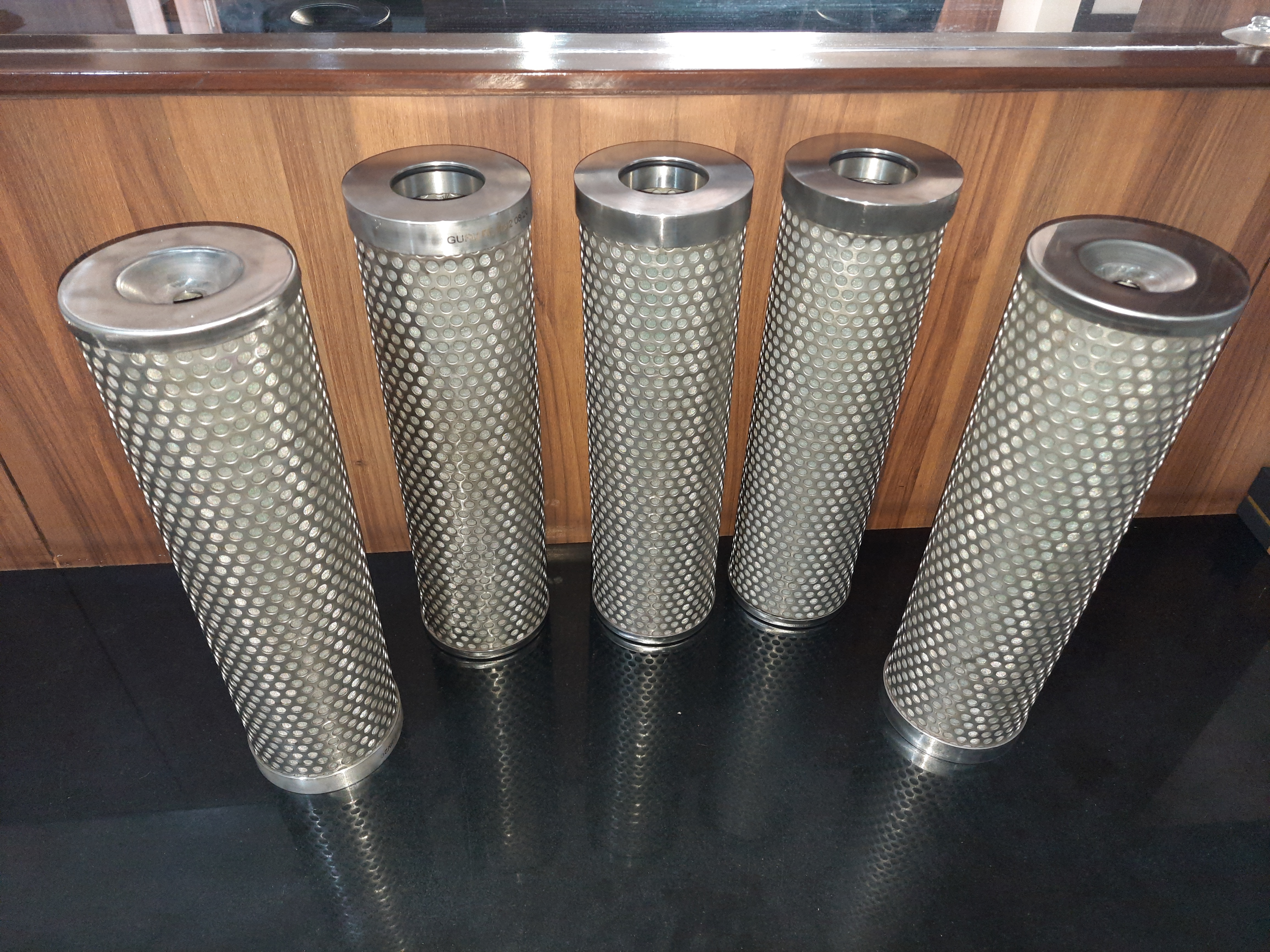 Coalescing Filter Element - Sintered Bronze And Borosilicate Glass Fiber Media, 25mm Diameter X 55mm Height, Grey, 0.01 Micron Filtration Efficiency, Easy To Clean, Low Pressure Drop, High Dirt Load Capacity