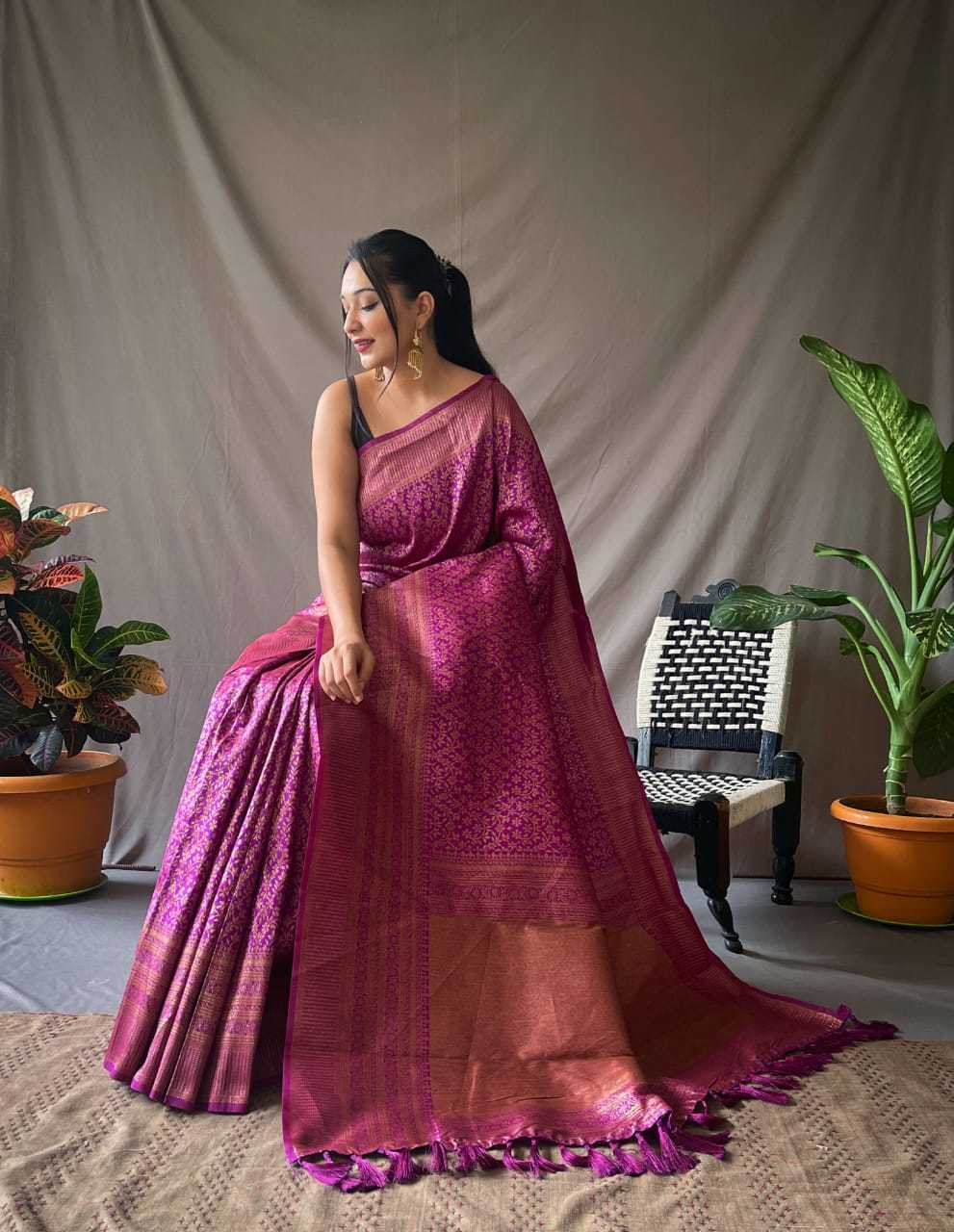 Silk Sarees - Cotton Silk Material, Plain Pattern, Zari Work | Bollywood Style For Ethnic Occasions In All Seasons