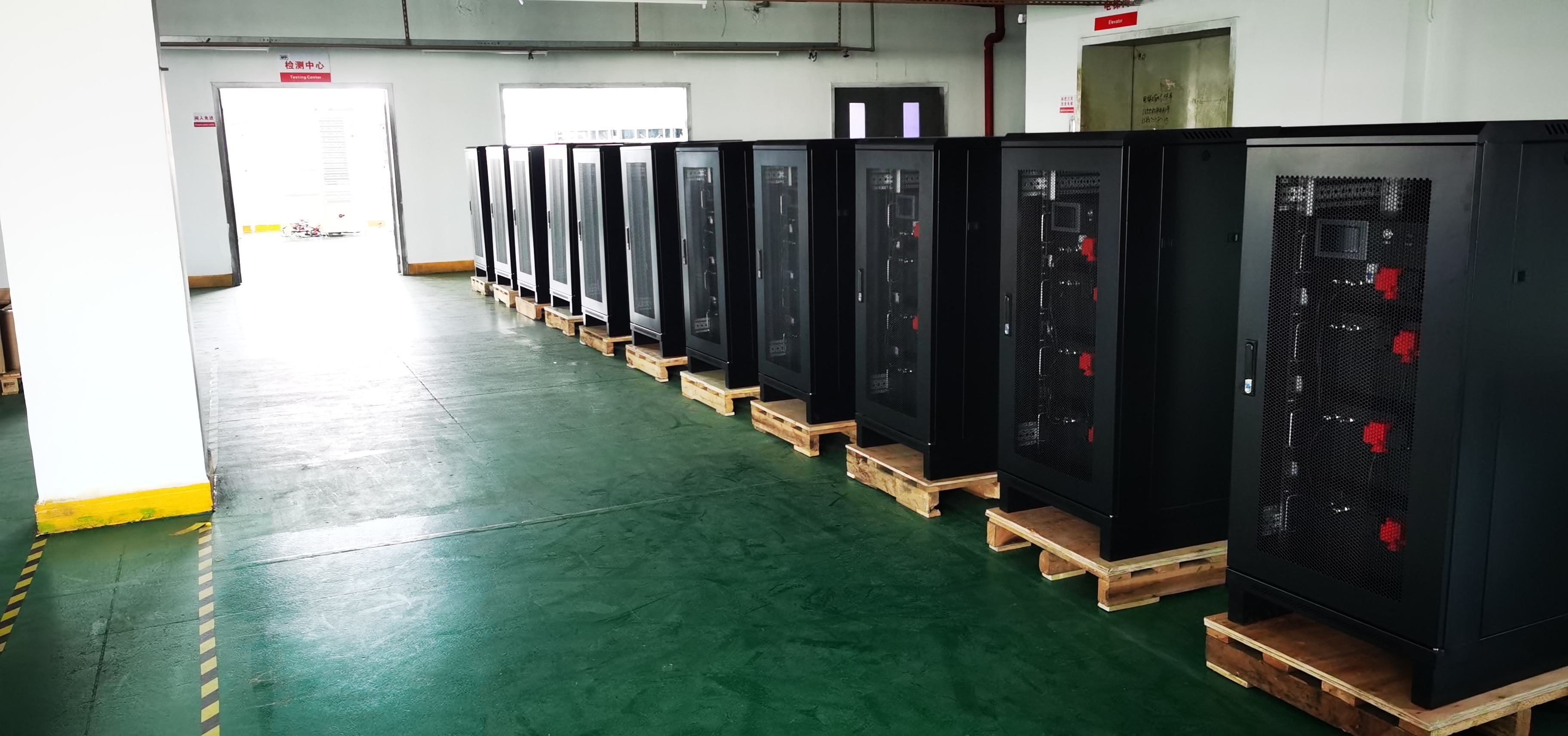 192v100ah Lithium Storage System - Color: Black