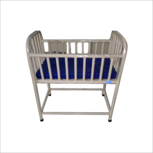 व्हाइट बेबी कॉट