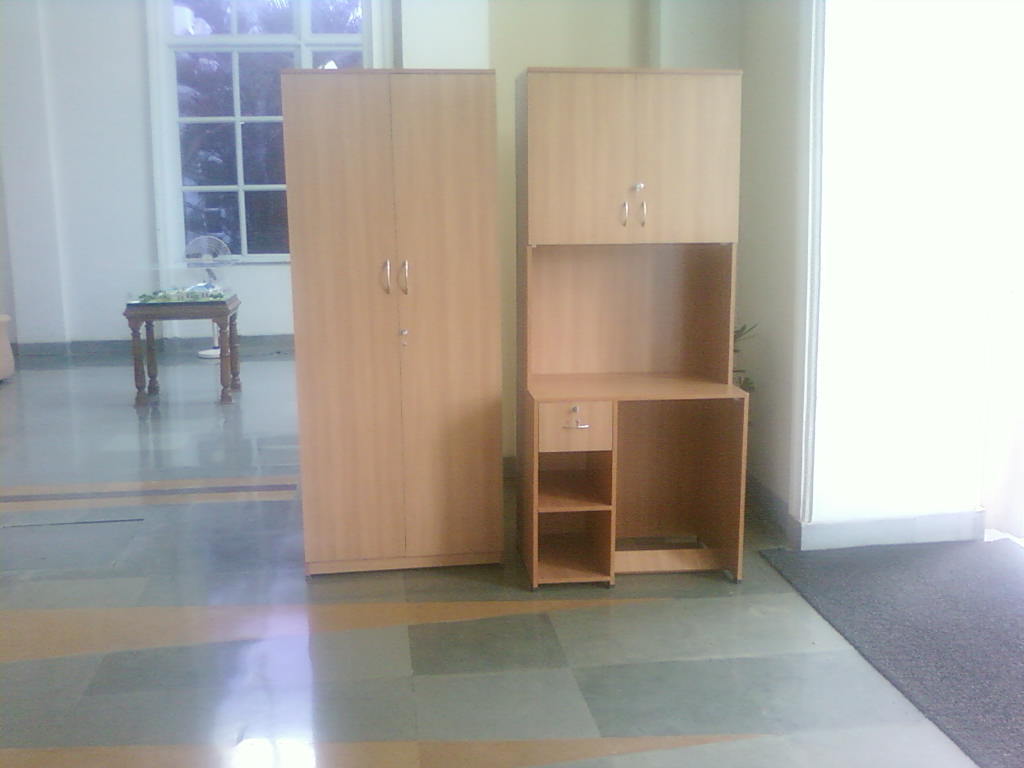 Hostel Versatile Desk