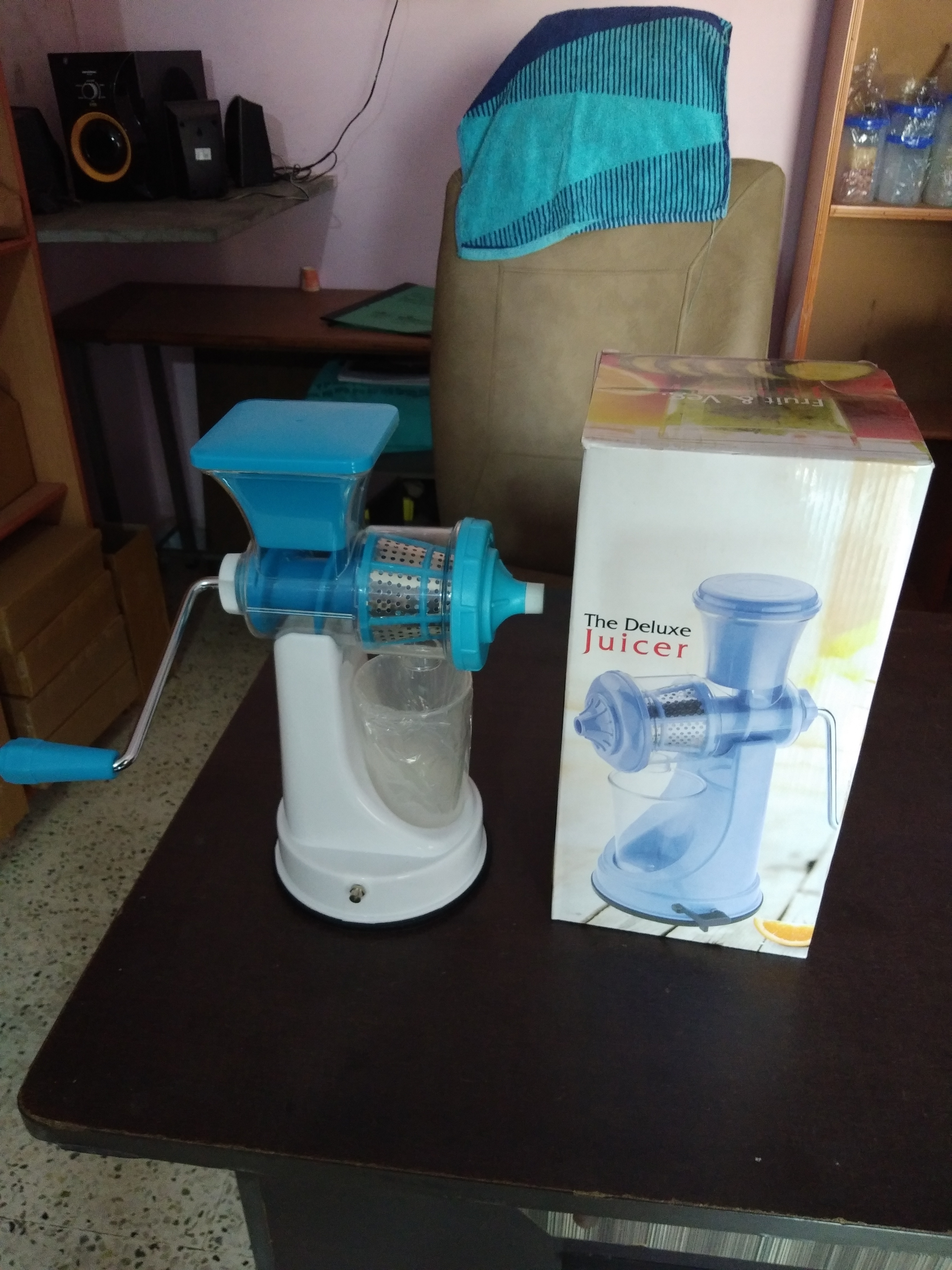 Hand Fruit Juicer - Impact-resistant Bpa-free Plastic, 14x12x12 Cm, Multi Color | Manual Operation, Detachable Parts, Easy To Clean, Portable Design