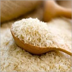 सफेद हल्का उबला हुआ चावल