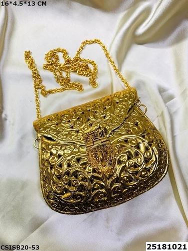 गोल्डन ब्राइडल ब्रास क्लच बैग