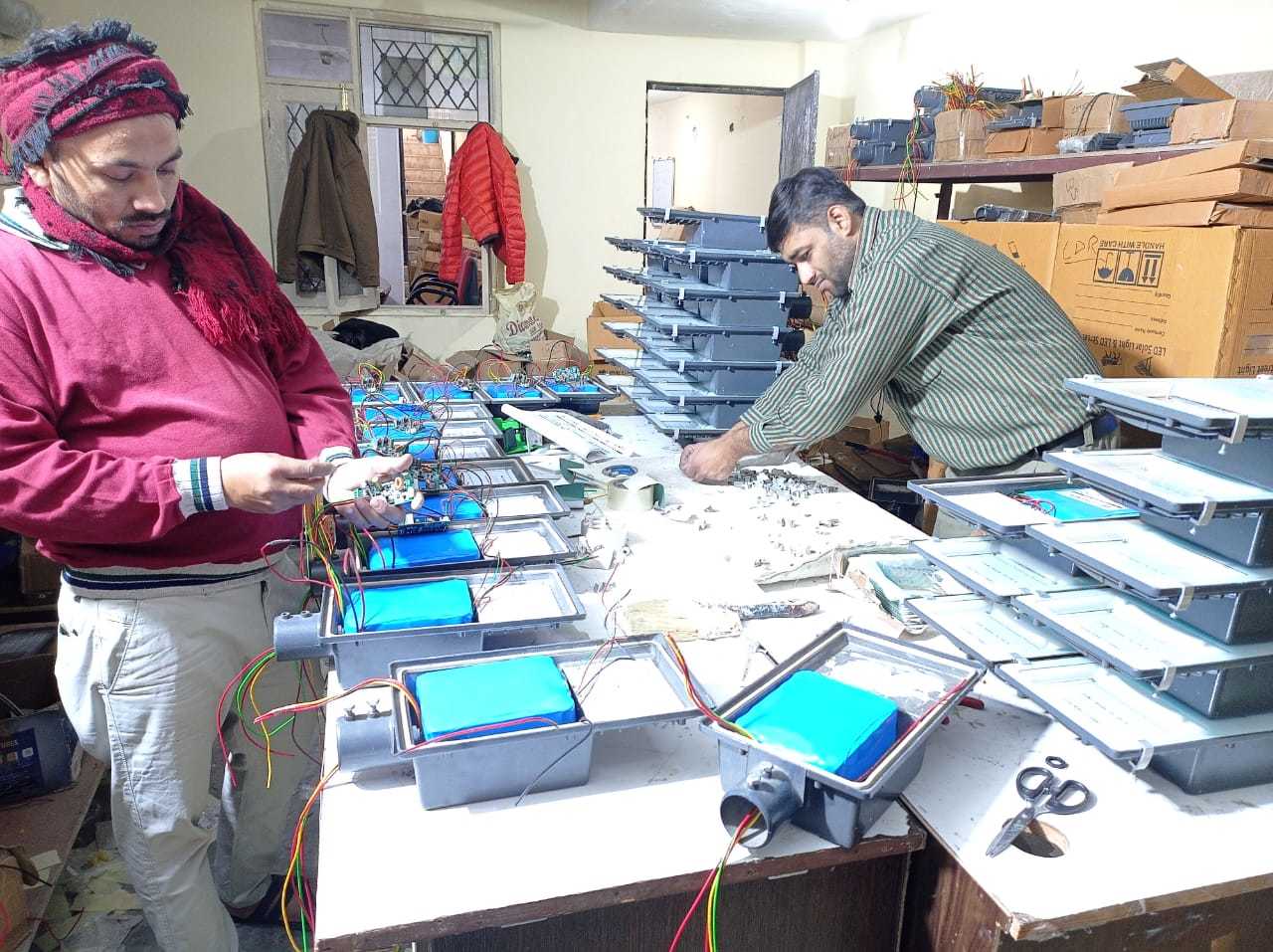 Mnre Bases 12 Watts Led Solar Street Light Complete System Panel And Pole Cable Length: 2 Foot (Ft)