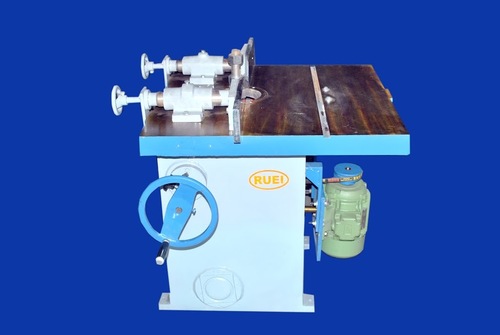 स्पिंडल मोल्डर मशीन का वजन: 300 किलोग्राम (किग्रा)