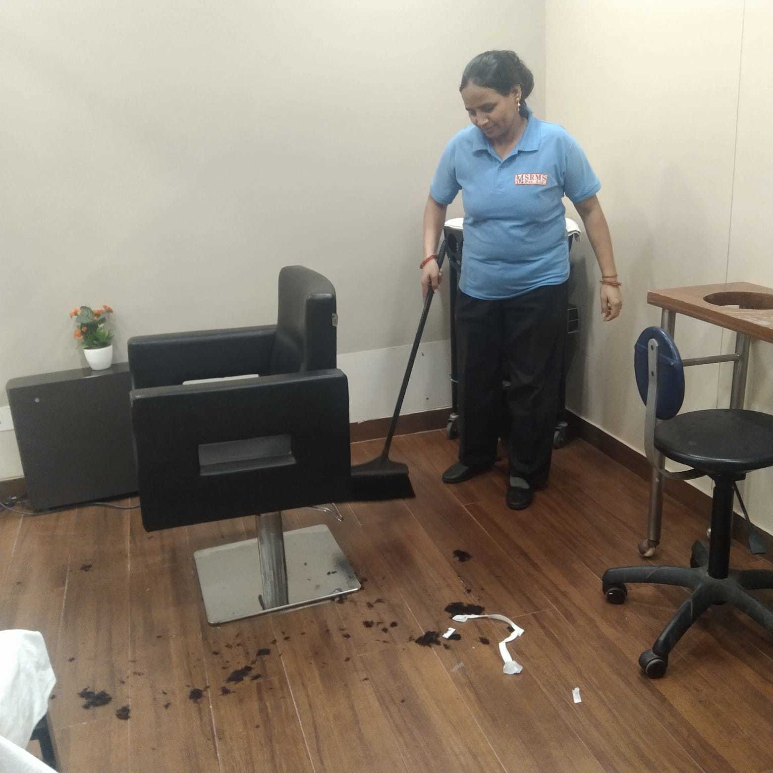 वाणिज्यिक सफाई सेवाएँ