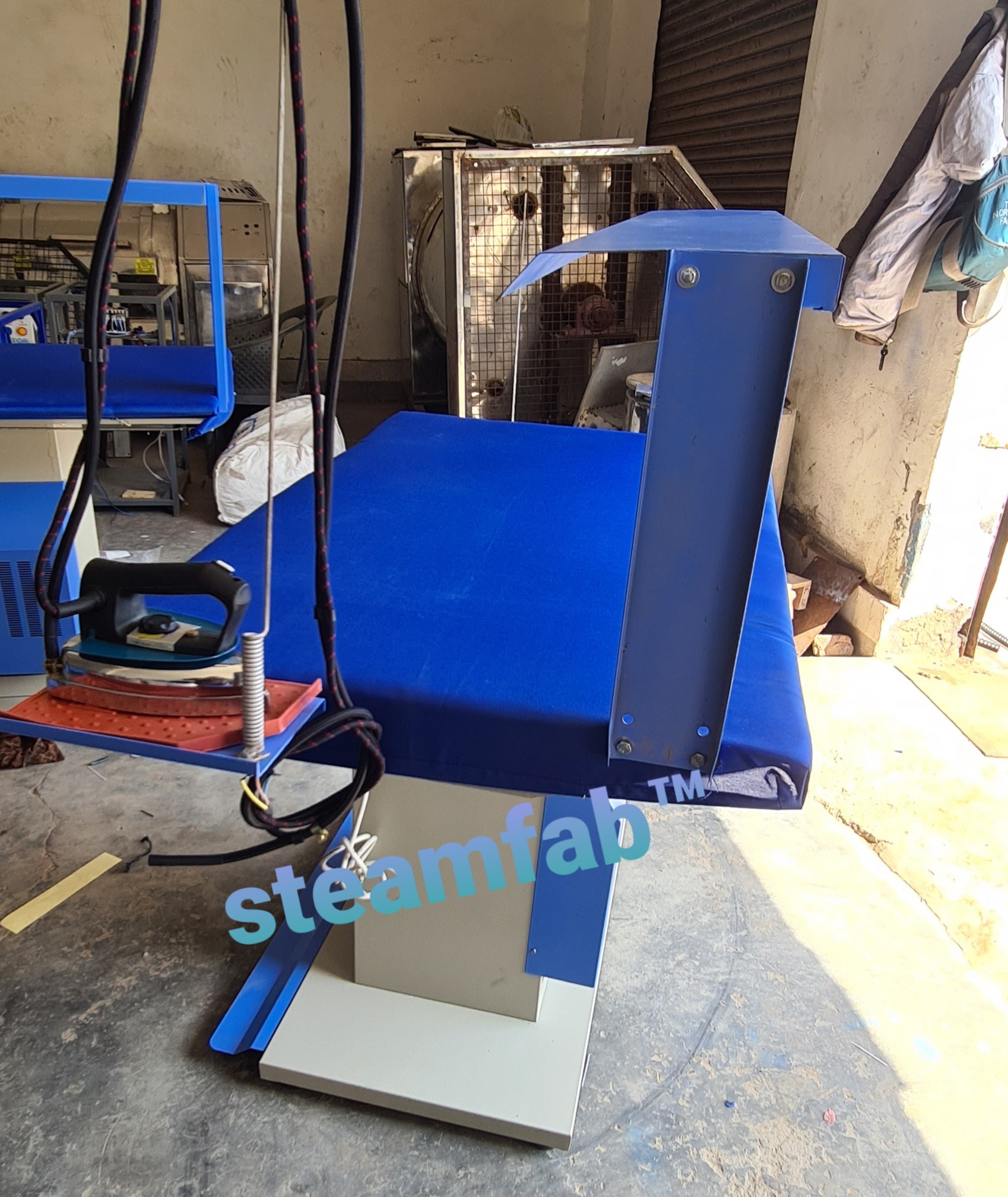 Machine Made Laundry Vacuum Ironing Table