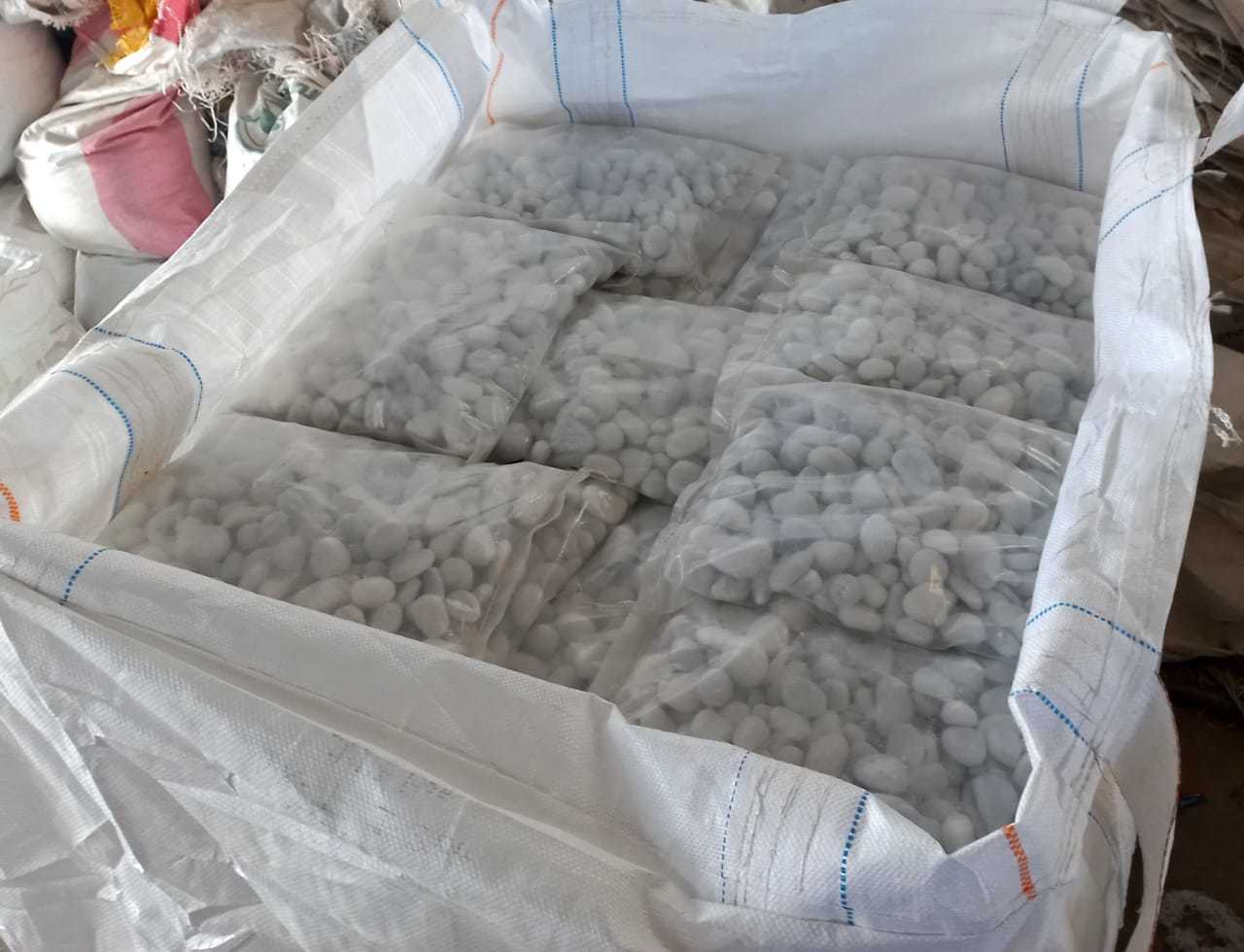 Pure White Marble Dolomite Burnt Pebbles Stones And Dolomite White Pebbles Stone Tumble Marble Rocks / Round Stone - Artificial Stone Type: Solid Surface