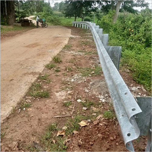 मेटल बीम क्रैश बैरियर