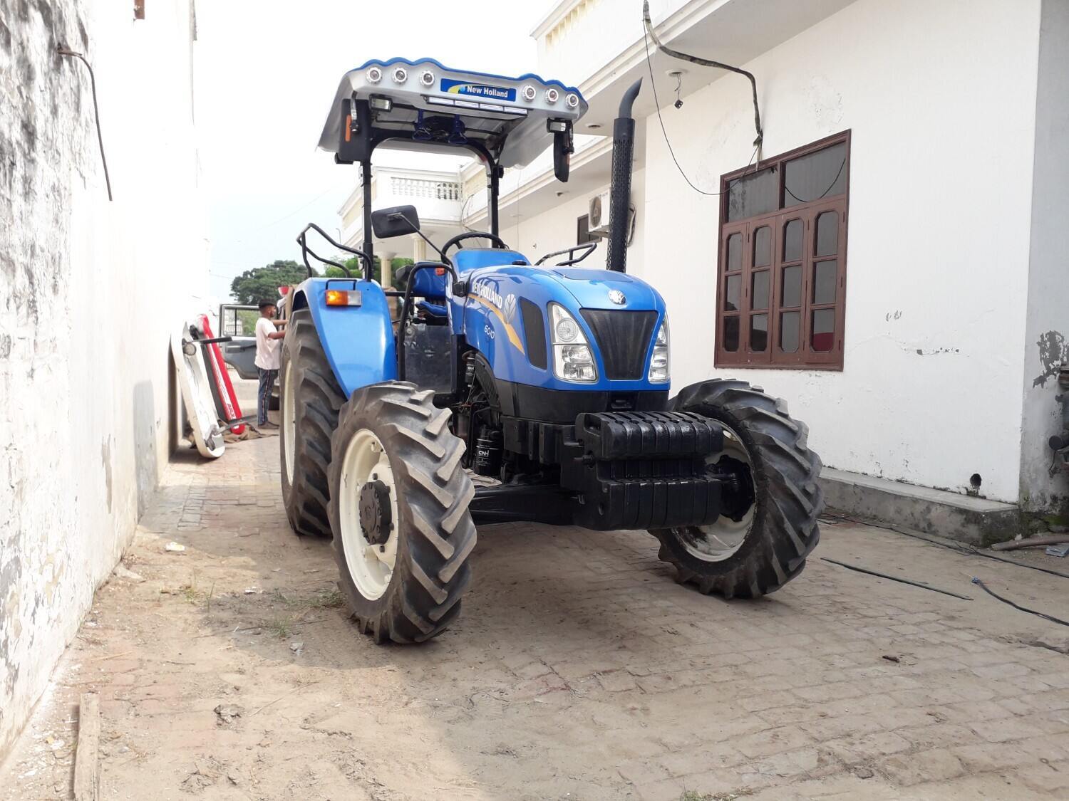 New Holland Tractor Fibre Hood - Material: Fiber