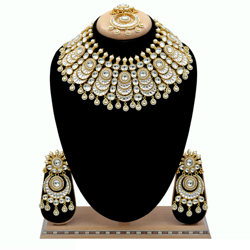 Pachi Kundan Necklace Set With Maang Tikka