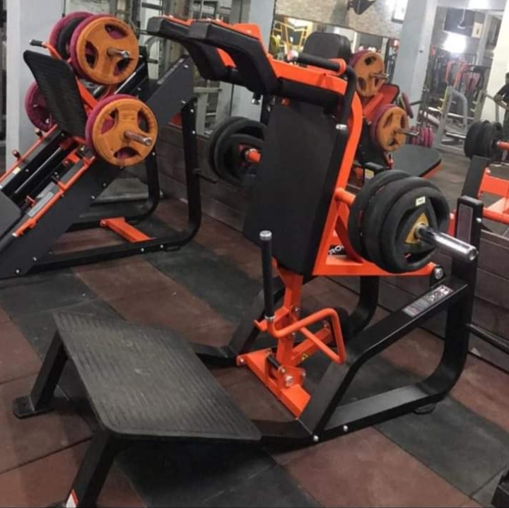 Gym Super Squat Machine Application: Endurance