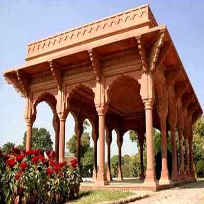 सैंडस्टोन गेज़बो