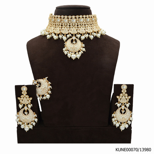 Kundan Choker Necklace Set With Maang Tikka And Meenakari Work