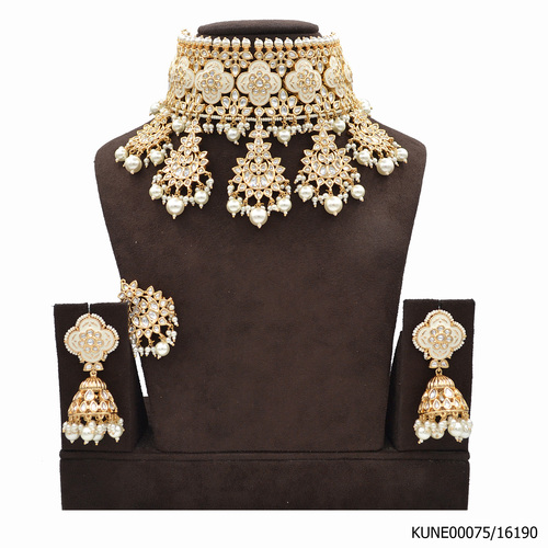 Kundan Necklace Set With Maang Tikka And Light Brown Meenakari Work