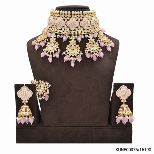 Kundan Necklace Set With Maang Tikka And Pink Meenakari Work
