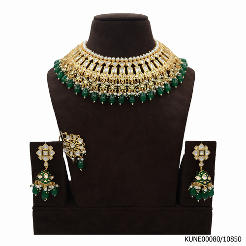 Kundan Necklace Set With Maang Tikka And Emerald Beads, Meenakari Work