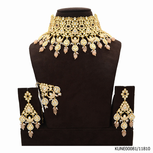 Kundan Necklace Set With Maang Tikka And Light Brown Meenakari Work