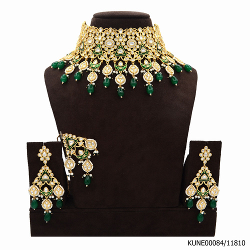 Kundan Necklace Set With Maang Tikka And Emerald Beads, Meenakari Work