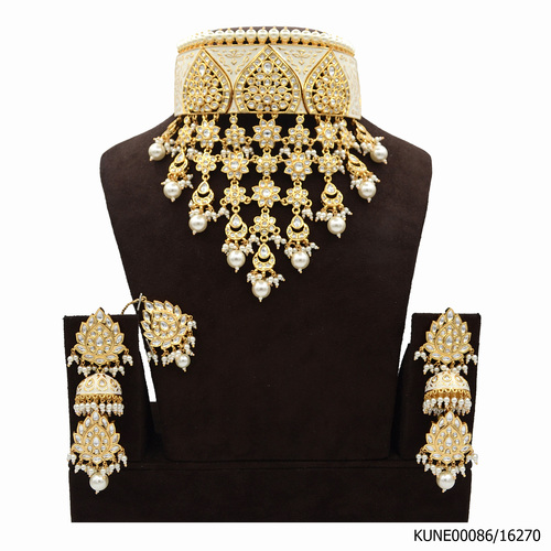 Kundan Necklace Set With Maang Tikka And Meenakari Work
