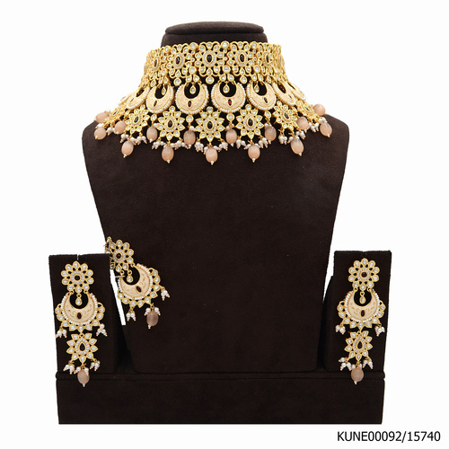 Kundan Necklace Set With Maang Tikka And Light Brown Meenakari Work