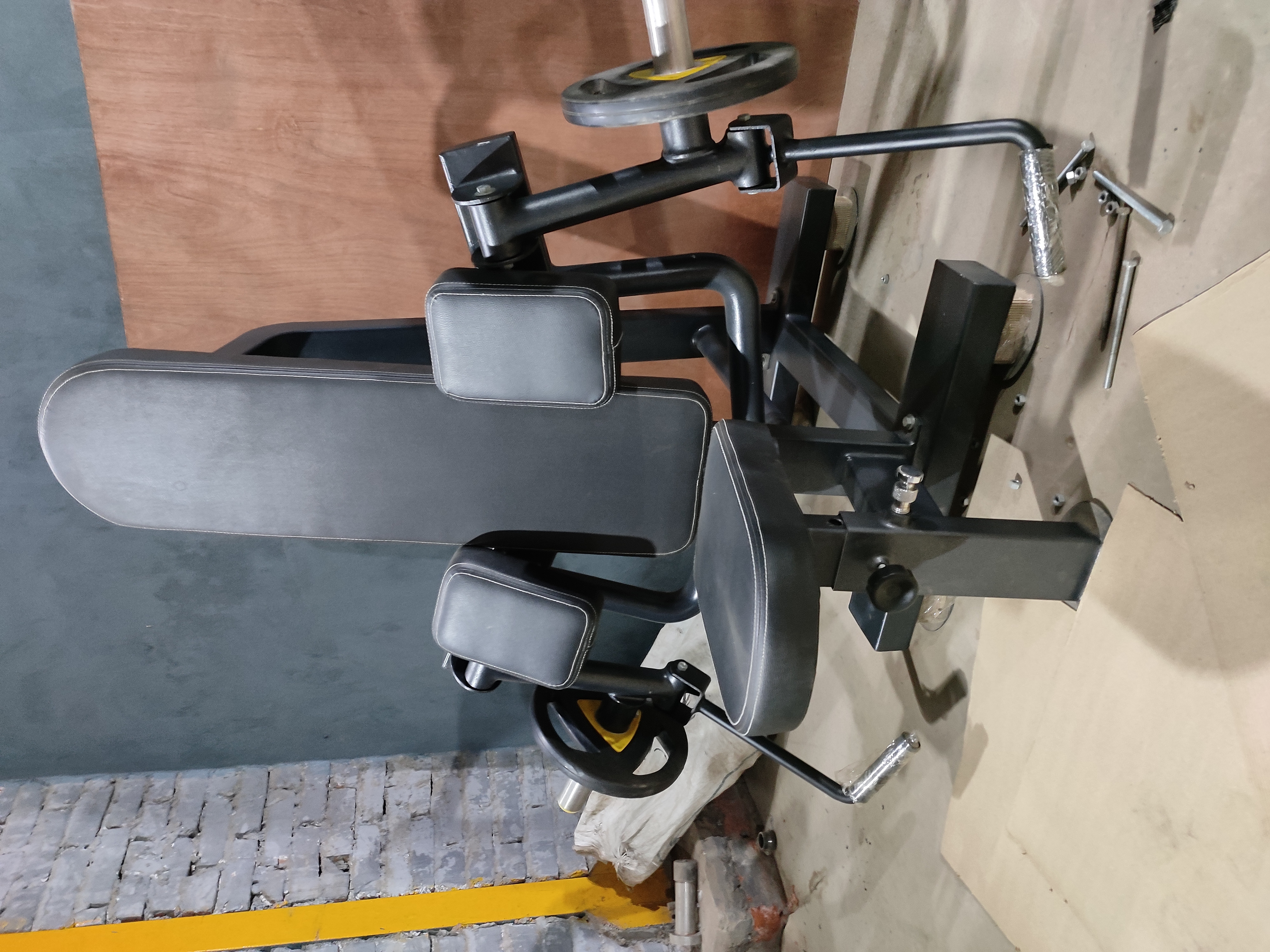 Plate Loaded Biceps Curl Machine Application: Tone Up Muscle