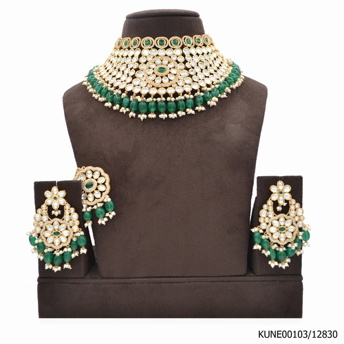 Kundan Necklace Set With Maang Tikka And Emerald Beads