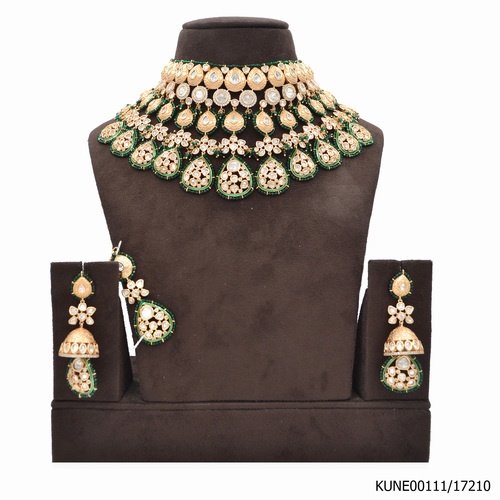 Kundan Necklace Set With Maang TIkka And Meena Work