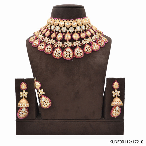 Kundan Necklace Set With Maang TIkka And Meena Work