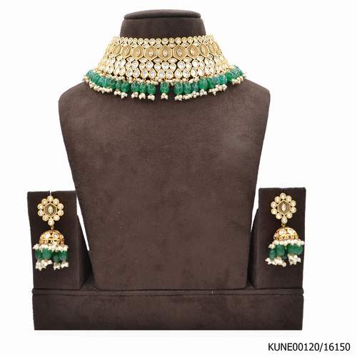 Kundan Necklace Set With Maang Tikka And Emerald Beads