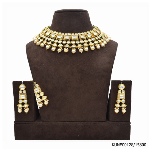Kundan Necklace Set With Maang Tikka