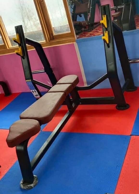 Olympic Flat Bench - 12 Gauge Rectangular Pipe, Black Foam Seat | Advanced Double Effect Welding, Adjustable For Muscle Gain