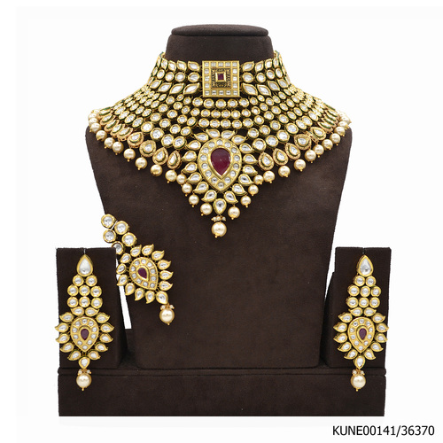 Kundan Necklace Set With Maang Tikka