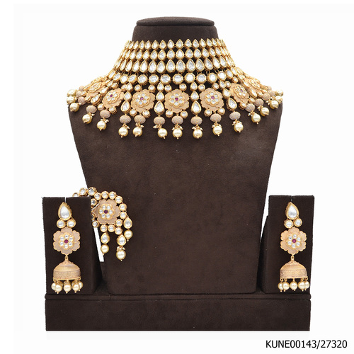 Kundan Necklace Set With Maang Tikka