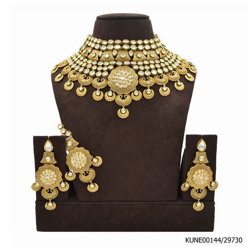 Kundan Necklace Set With Maang Tikka