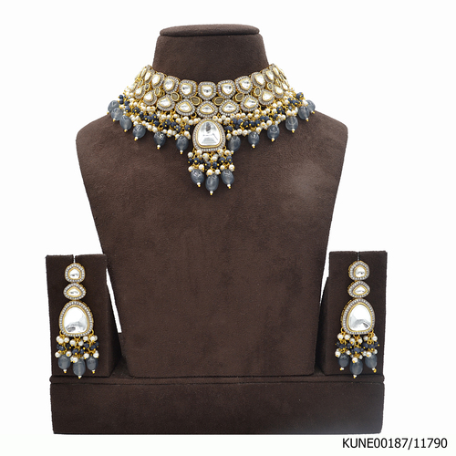 हरे मोतियों के साथ कुंदन नेकलेस सेट