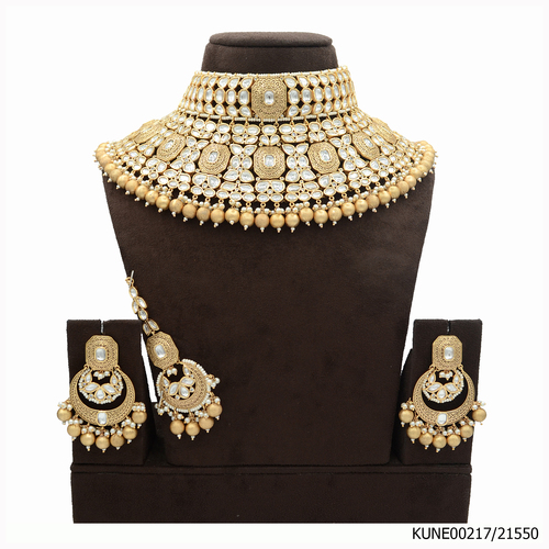 Kundan Necklace Set With Maang Tikka
