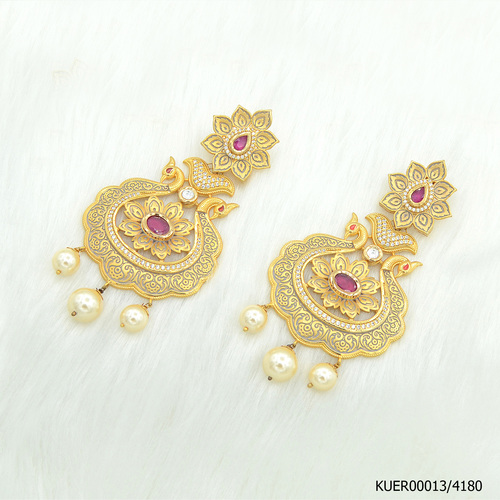 मिंट ग्रे मिना वर्क और पर्ल हैंगिंग के साथ कुंदन ईयररिंग