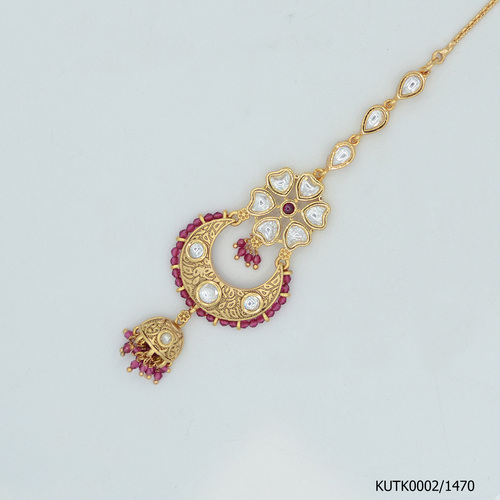 Kudnan Maang Tikka With Ruby Colour Work