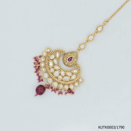 Kudnan Maang Tikka With Ruby Colour Work