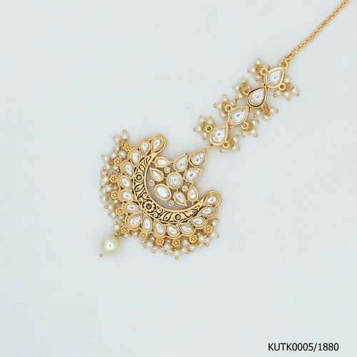 Kudnan Maang Tikka With Pearl Beads