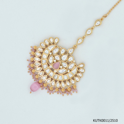 Kundan Maang Tikka With Baby Pink Colour Beads