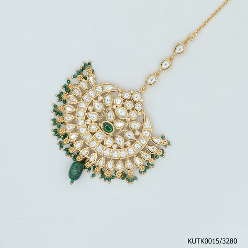 Kundan Maang Tikka With Green Beads