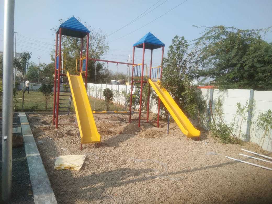 Slider Hichaka Lapsiya - Plastic, Various Sizes Available, Multiple Color Options - Smooth Sliding Functionality