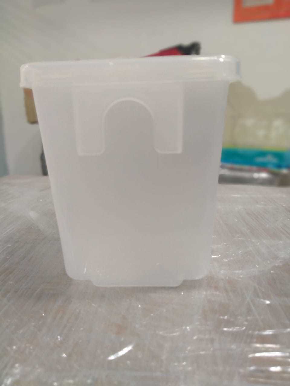 Sharp Containers Capacity: 0.8 Liter/day