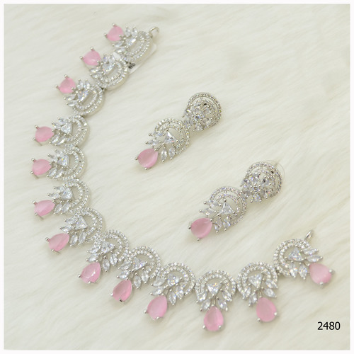 खूबसूरत बेबी पिंक कलर स्टोन वर्क के साथ अमेरिकन डायमंड नेकलेस सेट