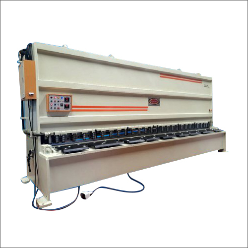 White Semi-Automatic Heavy Duty Hydraulic Shearing Machine