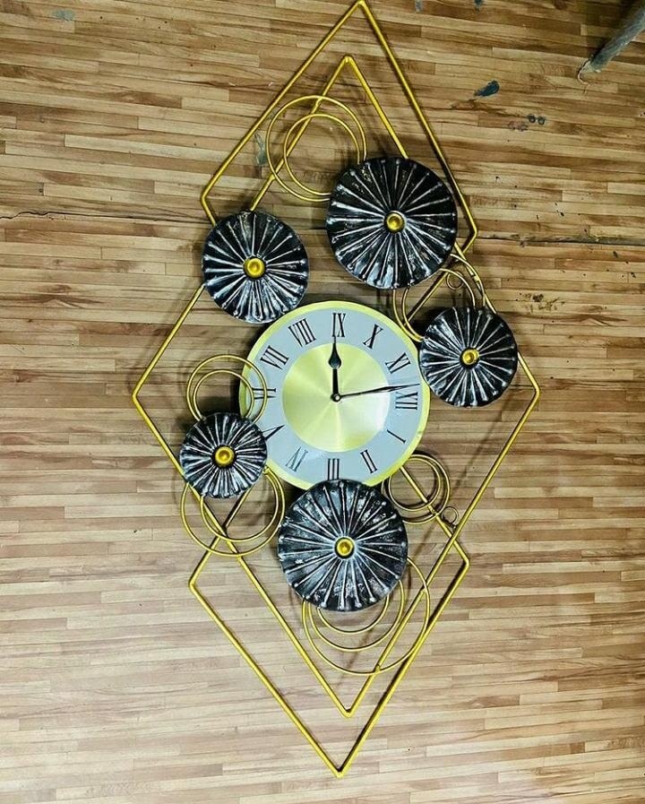 Home Decoration Wall Clock - Metal, 20 Inch Round | Luxurious Gold, Brass, Black, White Design, Customizable For Any Occasion